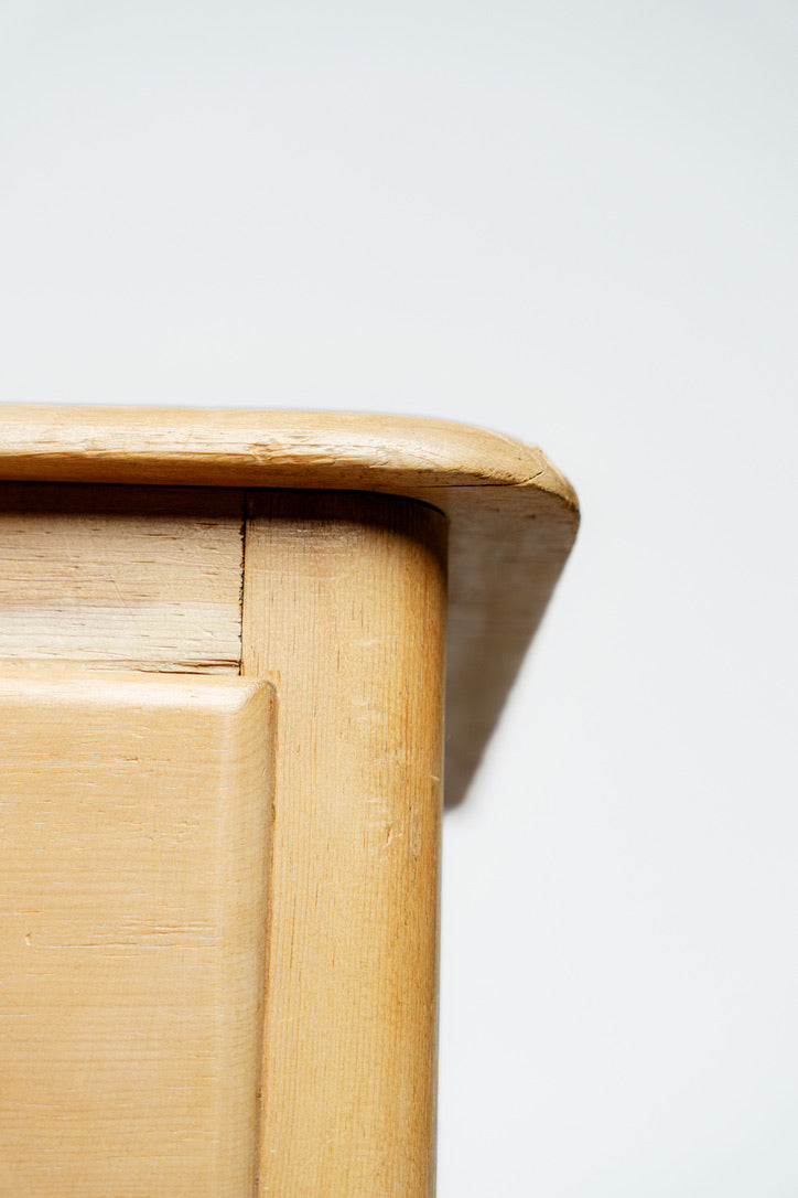 English Pine Chest of Drawers With Glass Knobs